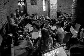 proben mit gitarrenklasse f&uuml;r das gitarrenklassenkonzert auf schloss boitzenburg