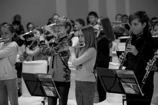 Blaeserkinder beim Proben auf Schloss Boitzenburg f&uuml;r das Blaeserklassenkonzert