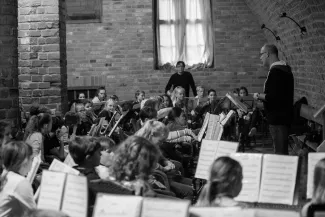 Blaeserkinder beim Proben auf Schloss Boitzenburg f&uuml;r das Blaeserklassenkonzert