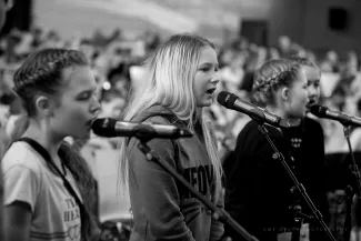drei singende Maedchen, Singklasse beim Konzert