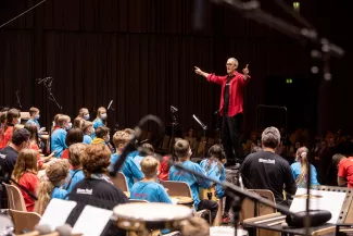 Percussionklassen-Konzert, Kinder bei ihrem Auftritt 