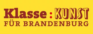 Logo Klasse:Kunst, dunkelrote Schrift auf gelbem Hintergrund
