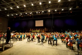 Total-Ansicht der Streicherklassen beim Streicherklassenkonzert