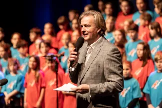 Singklassenkonzert Schwedt, Moderator Attila Weidemann
