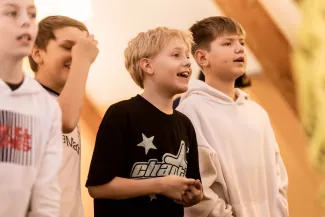 Kinderchor, Singklassentreffen, Gesamtprobe im Saal, Schloss B