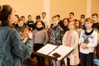 Kinderchor, Singklassentreffen, Gesamtprobe im Saal, Schloss B